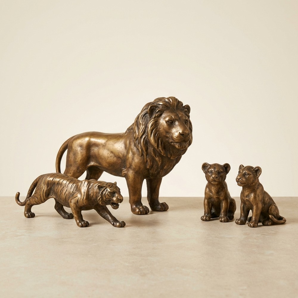 Статуэтки львов и тигров