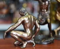 Статуэтка "Обнаженный атлет"