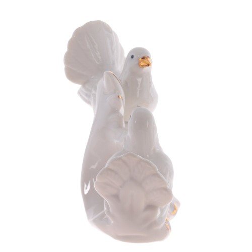 Фигурка фарфоровая "Голуби" Фигурка фарфоровая "Голуби"