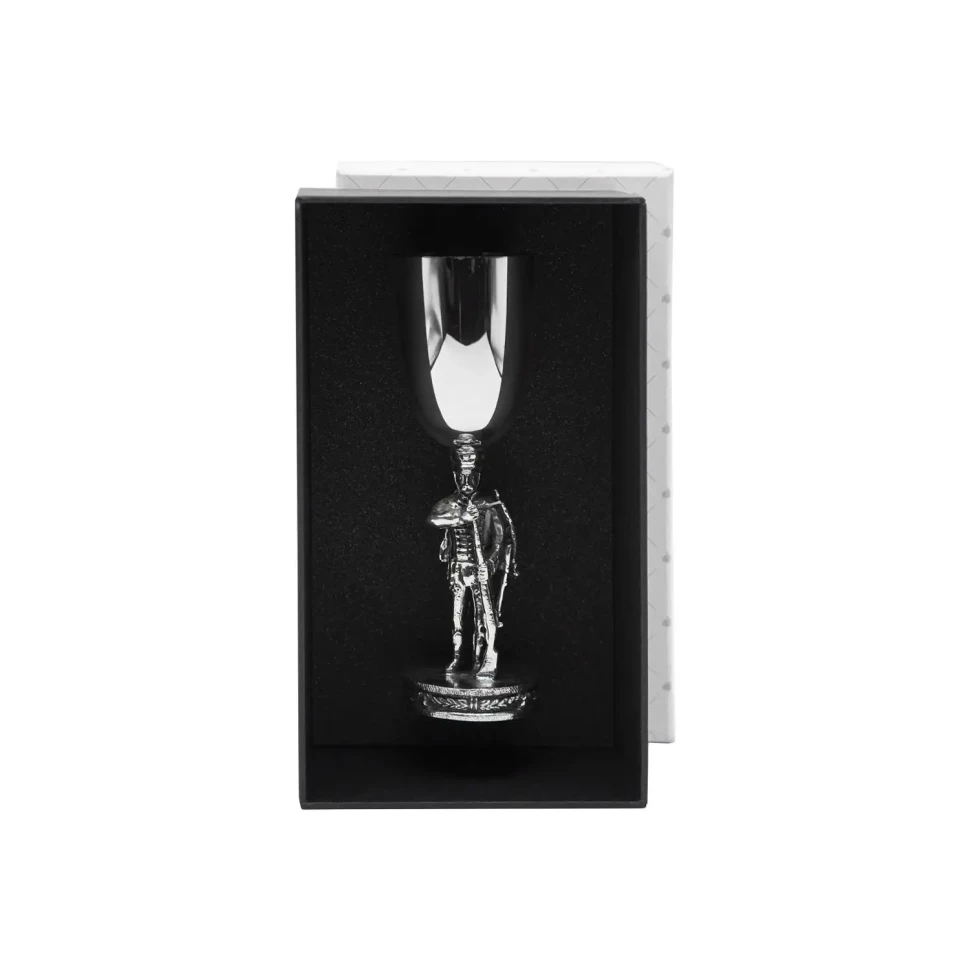 Рюмка "Гусар с ружьем" посеребренная полированная с чернением
