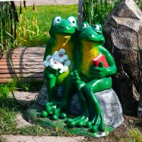 Декоративная крышка для люка "Лягушки с книжкой"        