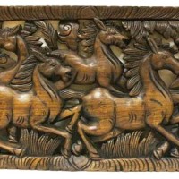 Панно из тика "Жеребята"