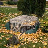 Декоративная крышка для люка септика "Старый пень"