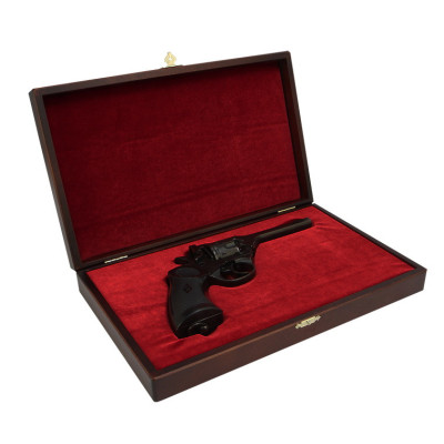 Макет пистолета "Наган" в футляре  