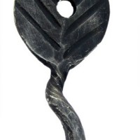 Настенный крючок "Листок петуньи"