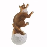 Навесная садовая фигурка-кормушка "Веселая белочка"  