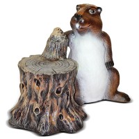 Декоративная садовая фигурка "Бобер у пенька"