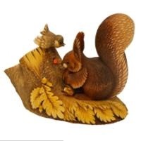 Декоративная садовая фигурка "Белочка с воробьем"               
