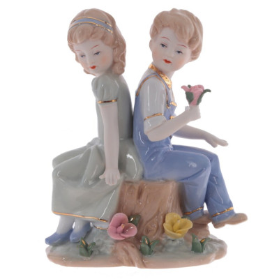 Фигурка декоративная "Мальчик и девочка"