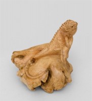 Статуэтка деревянная "Игуана в ожидании"                     