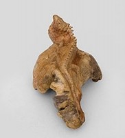 Статуэтка деревянная "Игуана в ожидании"                     