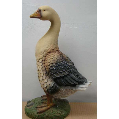Декоративная садовая фигурка "Домашняя гусыня"