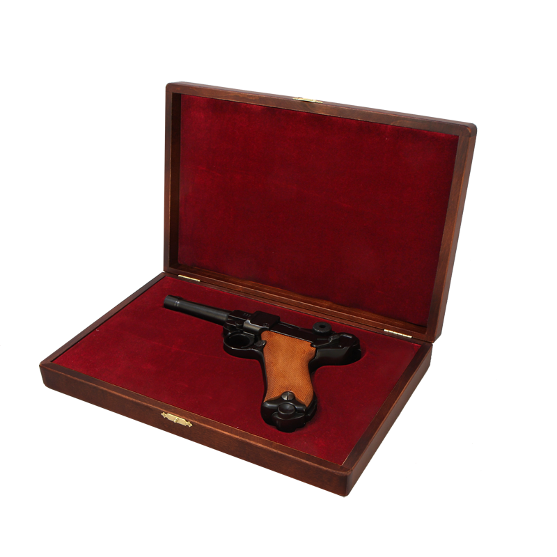 Пистолет Люгер с накладками из дерева в подарочном футляре (сборный комплект)