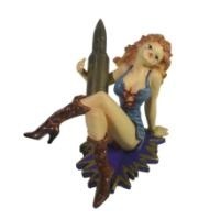 Декоративная фигурка "Девушка с патроном"    