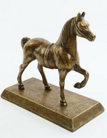 Статуэтка "Благородный скакун"