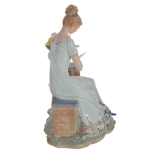 Фигурка декоративная "Девушка с голубями", L22 W15 H26 см