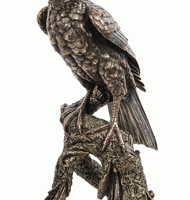 Декоративная фигурка "Ястреб на дереве"