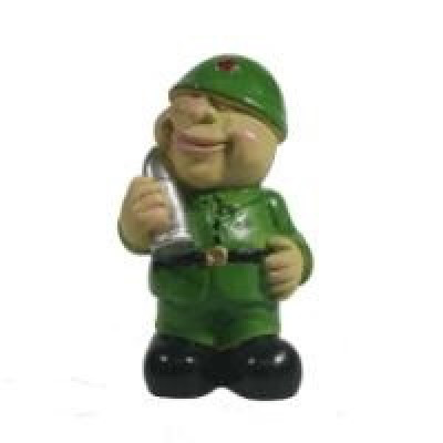 Декоративная фигурка "Солдат со снарядом"            