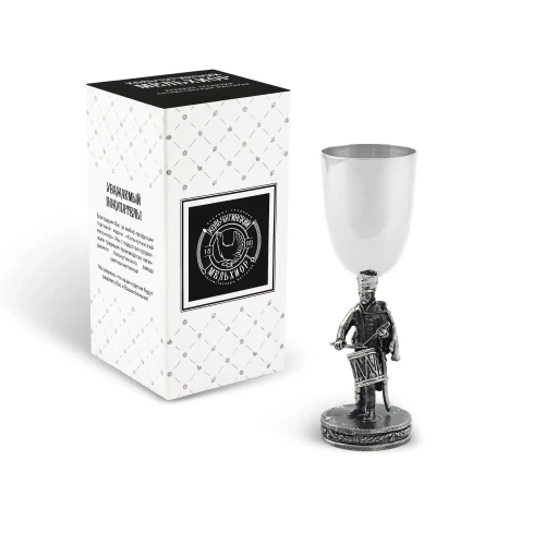 Рюмка "Гусар с барабаном" посереб. полир. с черн.