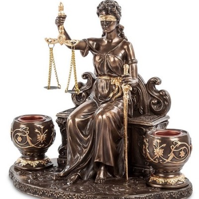 Статуэтка с подсвечниками "Богиня Фемида"