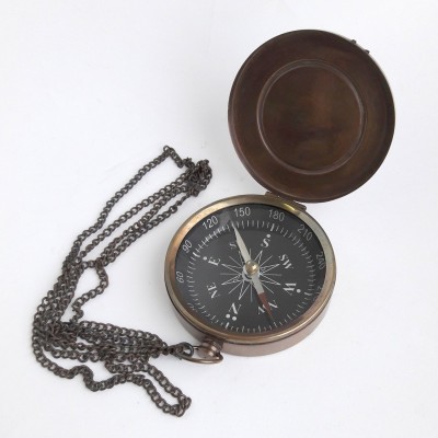 Компас  на цепочке "Путешественник"  