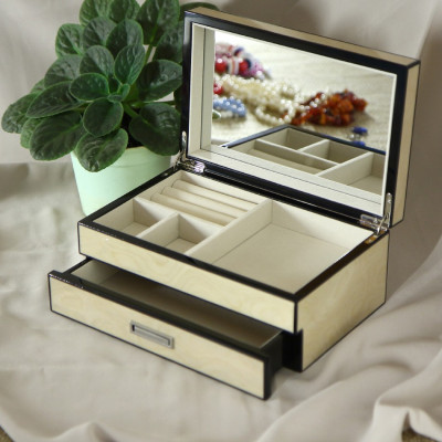 Шкатулка ювелирная