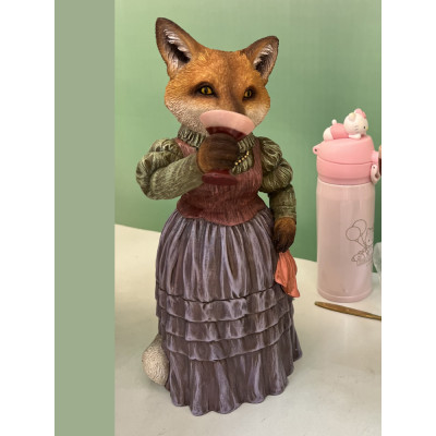 Фигурка интерьерная Лиса с бокалом