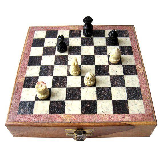 Шахматы, дерево, камень