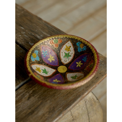 Конфетница латунь резная белая эмаль