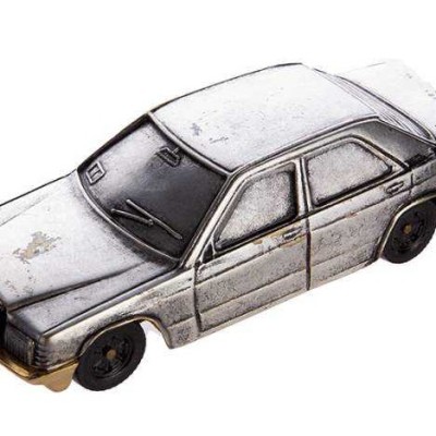 Модель старинного авто "Мерседес"