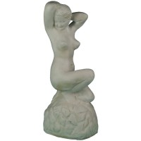 Декоративная скульптура "Луиза"