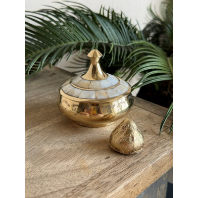 Шкатулка латунь резная перламутровая