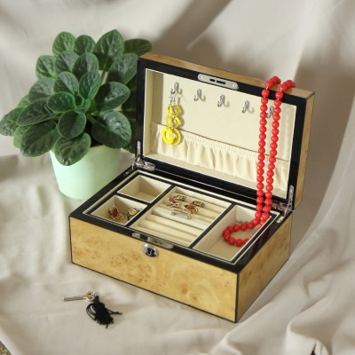 Шкатулка ювелирная