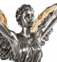 Статуэтка "Богиня Ника с факелом"