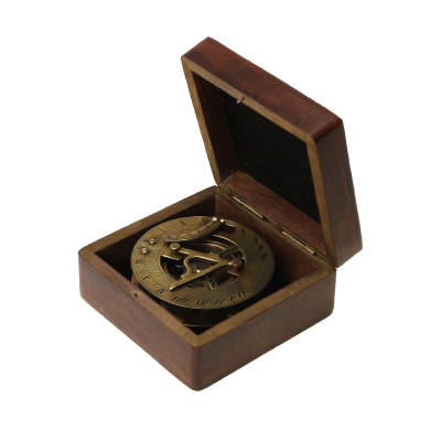 Морской компас в деревянном футляре