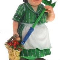 Декоративная садовая фигурка "Дачница"