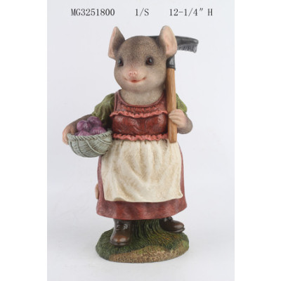 Фигурка садовая Мышь с тяпкой