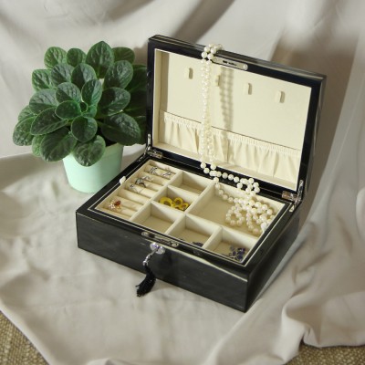 Шкатулка для ювелирных украшений