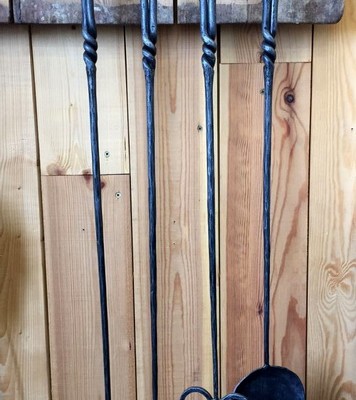 Набор каминных принадлежностей "Очаг" Набор каминных принадлежностей "Очаг"