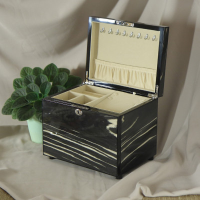 Шкатулка ювелирная