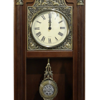 Настенные часы с маятником "Vena"