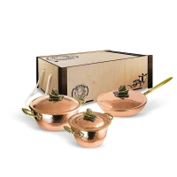Набор медной посуды кованый "Чеснок" 3 предмета (кастрюля 2,0 л, кастрюля 3,5 л, сковорода с медной крышкой) в коробе