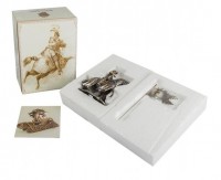 Декоративная статуэтка "Знаменосец"