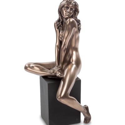 Статуэтка "Обнаженная девушка"