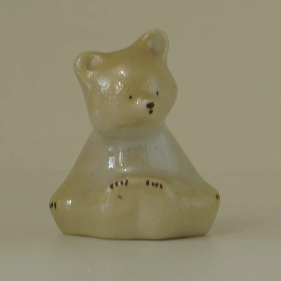 Статуэтка Мишутка, фарфор Сысерть, С. Синявская, 1960-е Статуэтка Мишутка, фарфор Сысерть, С. Синявская, 1960-е