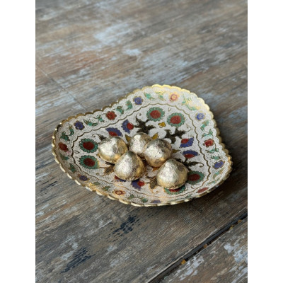 Конфетница латунь резная белая эмаль