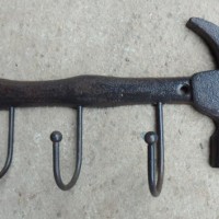 Настенная вешалка "Молоток"