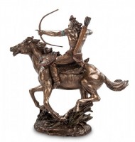 Статуэтка "Индеец на охоте"