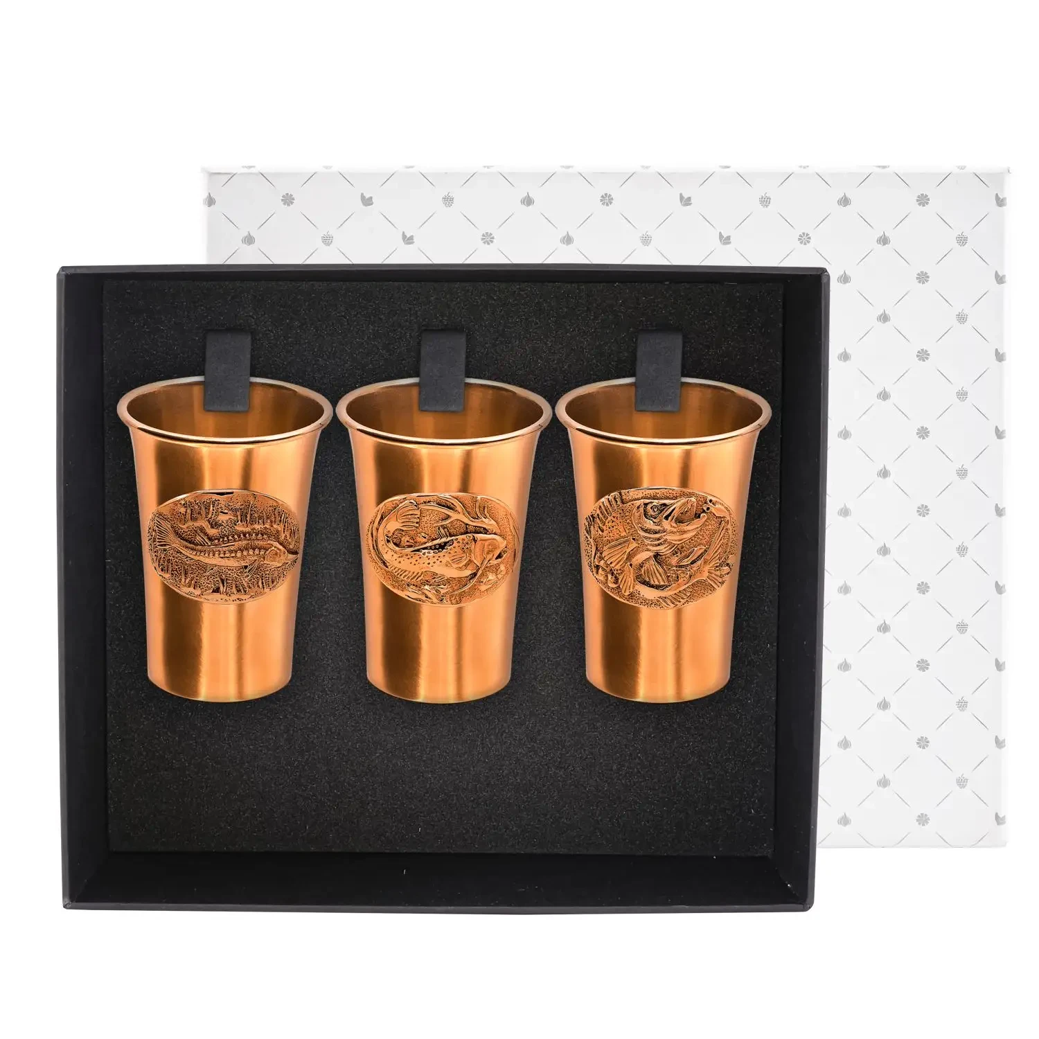 Набор стопок "Рыбацкий" медный с чернением (Осётр, Сом, Судак) Набор стопок "Рыбацкий" медный с чернением (Осётр, Сом, Судак)