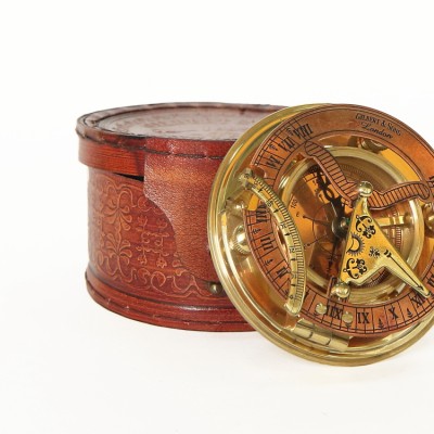 Морской компас в кожаном футляре Морской компас в кожаном футляре